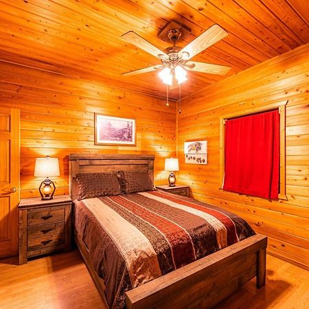 Cabin #4 The Wolves Den - Pet Friendly- Sleeps 6 - Playground & Game Room بايسون المظهر الخارجي الصورة