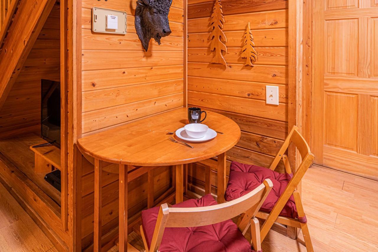 Cabin #4 The Wolves Den - Pet Friendly- Sleeps 6 - Playground & Game Room بايسون المظهر الخارجي الصورة