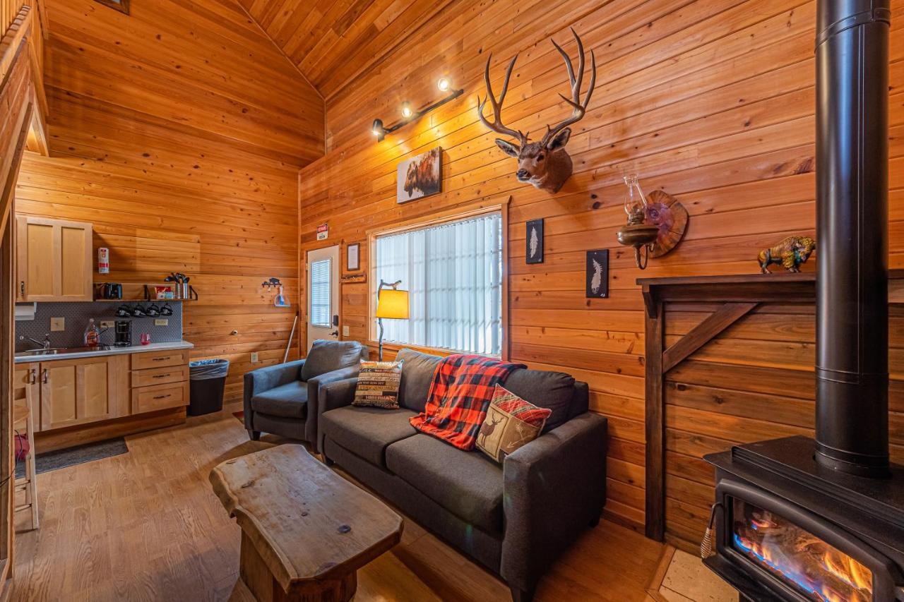 Cabin #4 The Wolves Den - Pet Friendly- Sleeps 6 - Playground & Game Room بايسون المظهر الخارجي الصورة