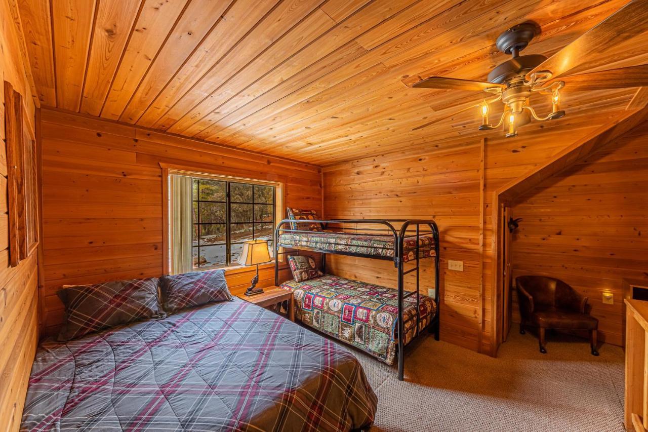 Cabin #4 The Wolves Den - Pet Friendly- Sleeps 6 - Playground & Game Room بايسون المظهر الخارجي الصورة